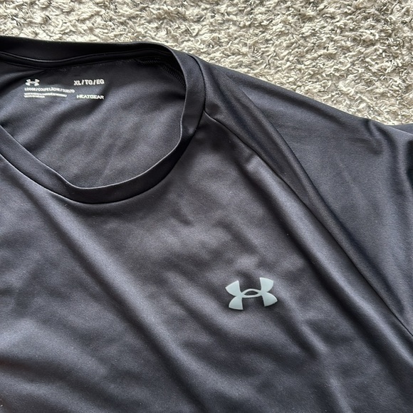Under Armour Shirt - Picture 2 of 3